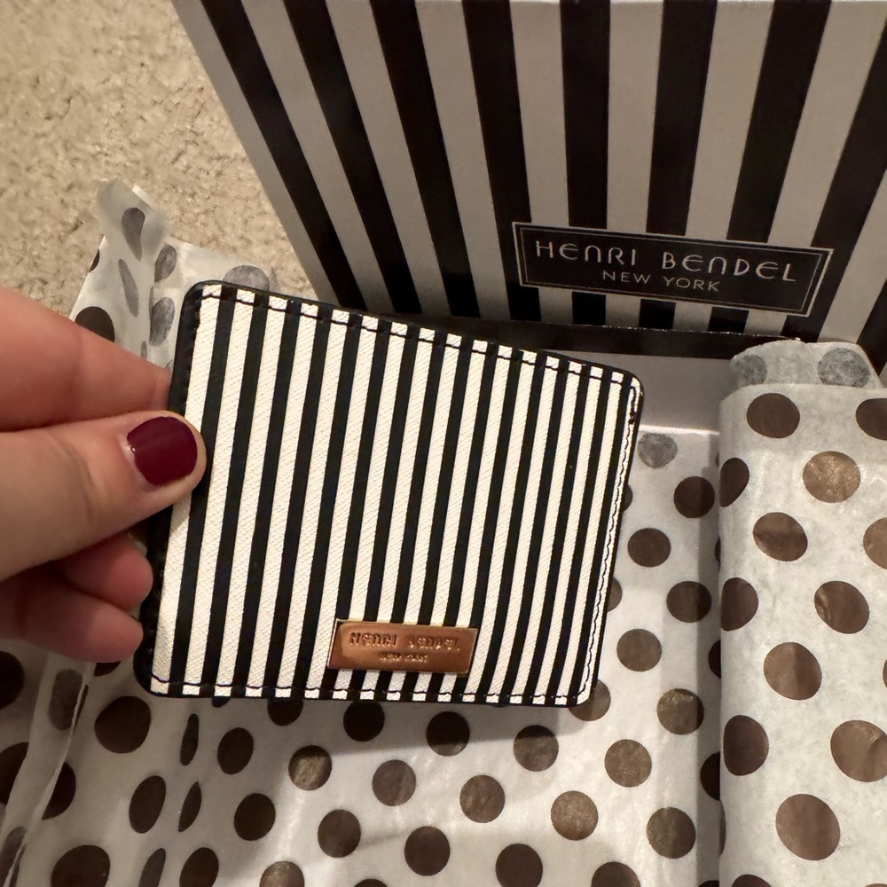 CLASSIC!!! Henri Bendel card holder. NWOT, in original box and dust bag